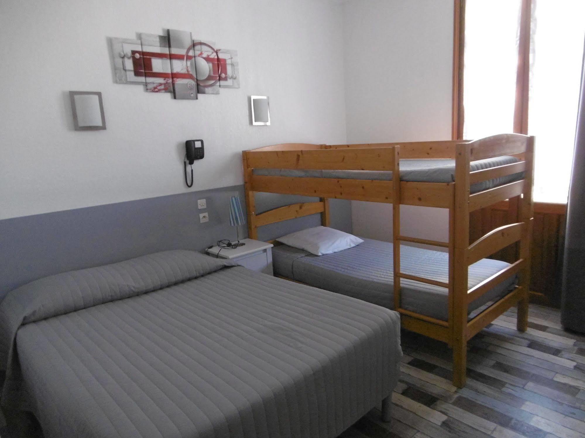 Au Tropico Hotel